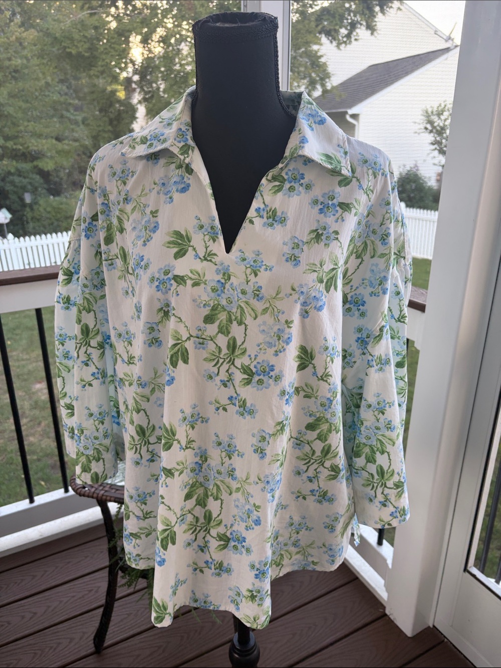 crown & ivy Cream Floral V-Neck Tunic with Blue and Green Print